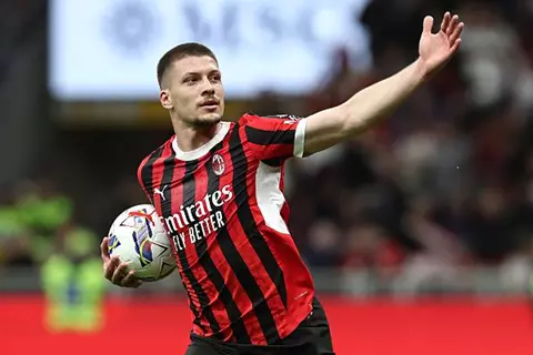 رسميا.. أيك أثينا يتعاقد مع لوكا يوفيتش